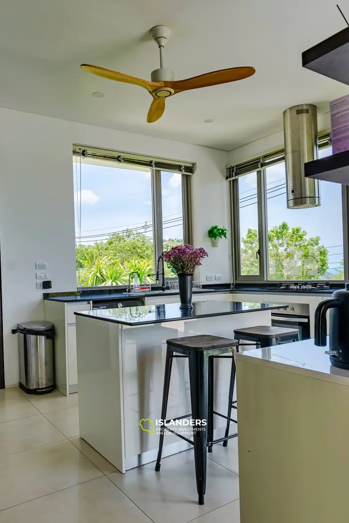 3-bdrm pool villa with large plot and sea view (Bophut)