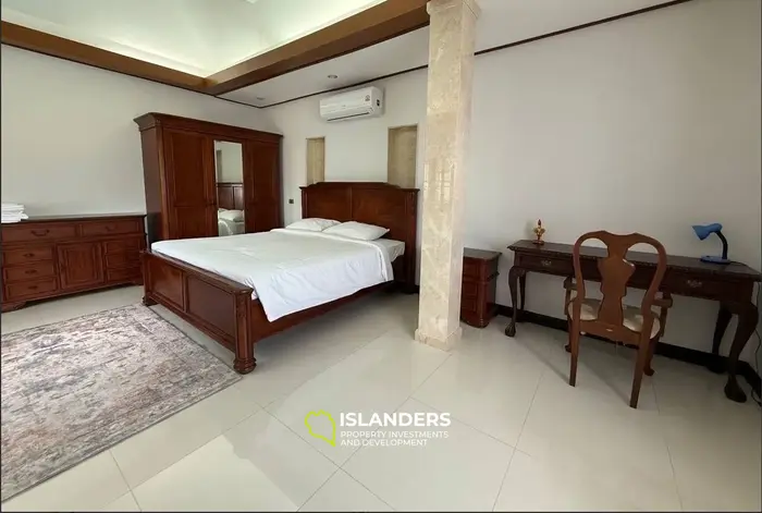 Comfortable 4-bdrm pool villa in a sought-after area (Maenam)