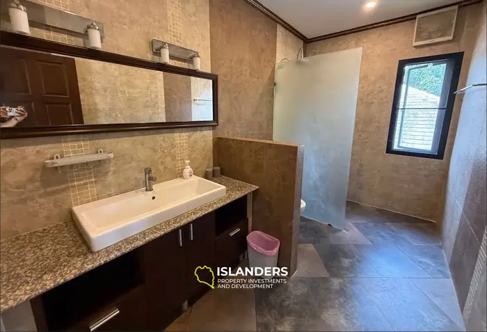 Comfortable 4-bdrm pool villa in a sought-after area (Maenam)