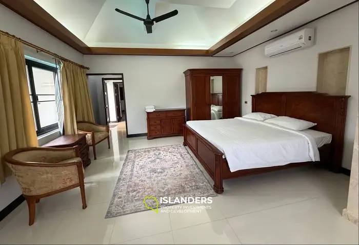 Comfortable 4-bdrm pool villa in a sought-after area (Maenam)