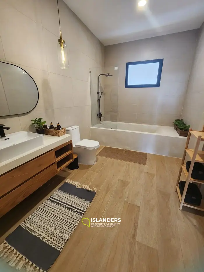 Walking distance to the beach 3-bedroom pool villas