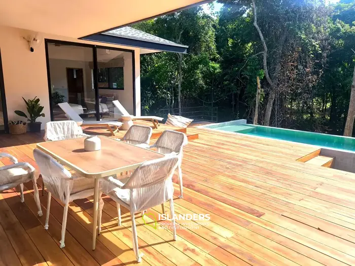 Walking distance to the beach 3-bedroom pool villas