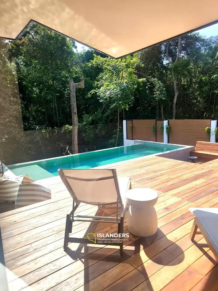 Walking distance to the beach 3-bedroom pool villas