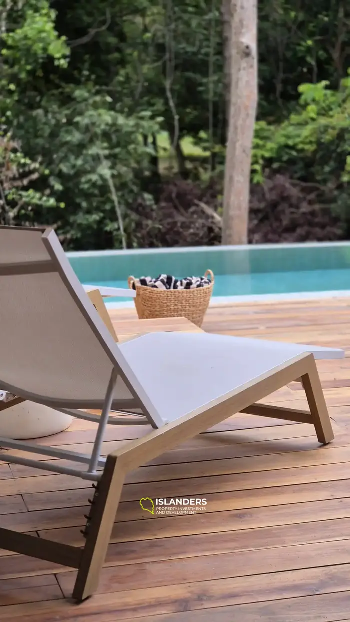 Walking distance to the beach 3-bedroom pool villas