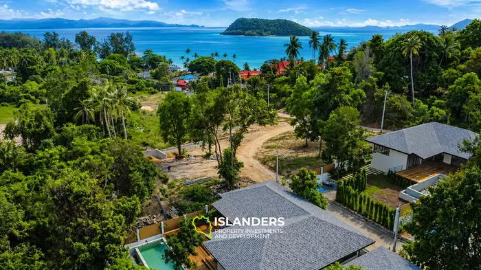 Walking distance to the beach 3-bedroom pool villas