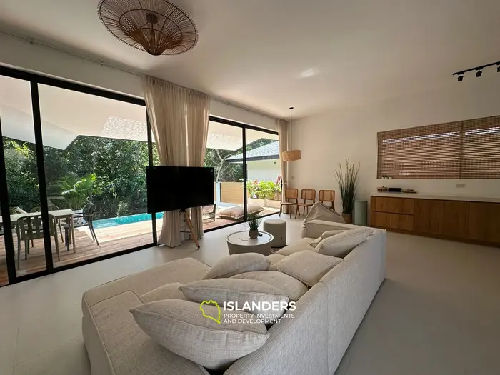Walking distance to the beach 3-bedroom pool villas