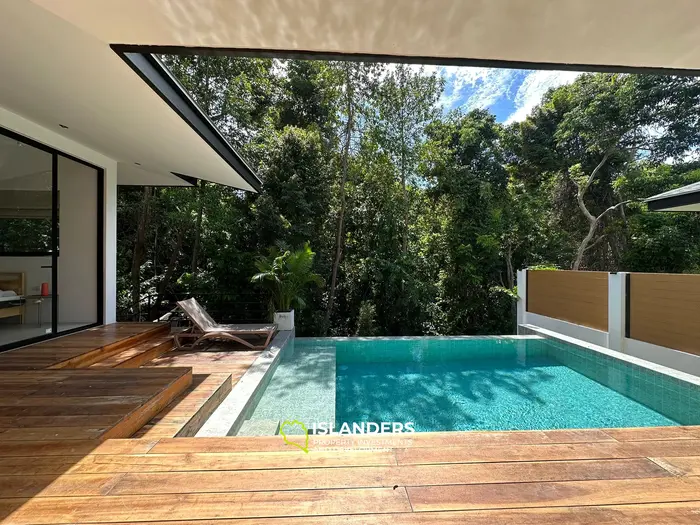 Walking distance to the beach 3-bedroom pool villas