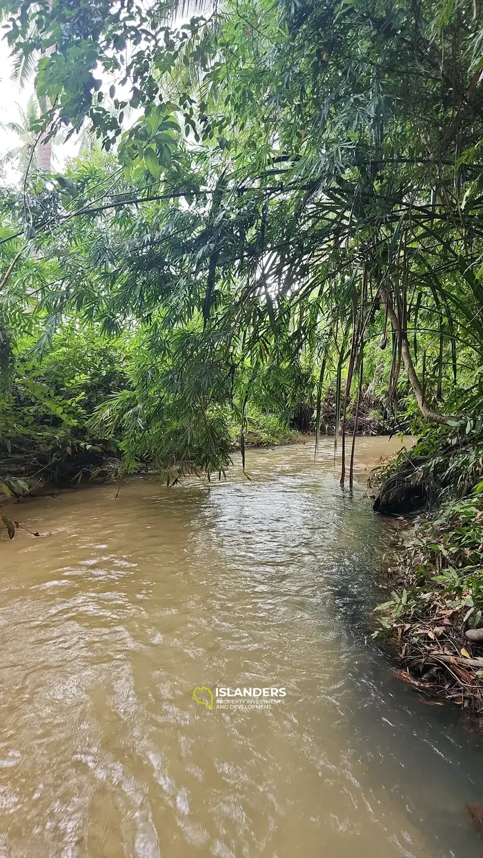 असाधारण रिवरसाइड भूमि अवसर - प्रमुख विकास संभावनाओं के साथ शांत वातावरण