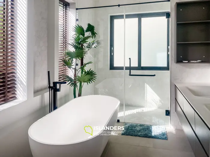 4 bdrm villa with magnificent pool view (Choeng Mon)