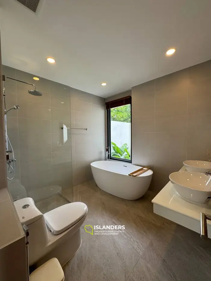 Comfortable 3-bdrm pool villa with mountain views (Lamai)