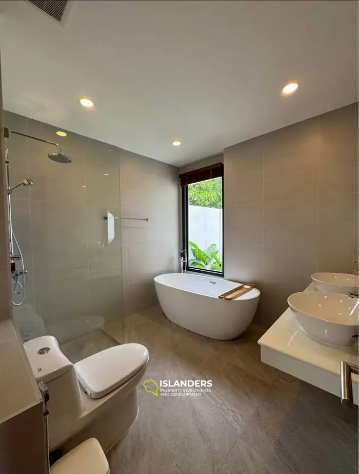 Comfortable 3-bdrm pool villa with mountain views (Lamai)