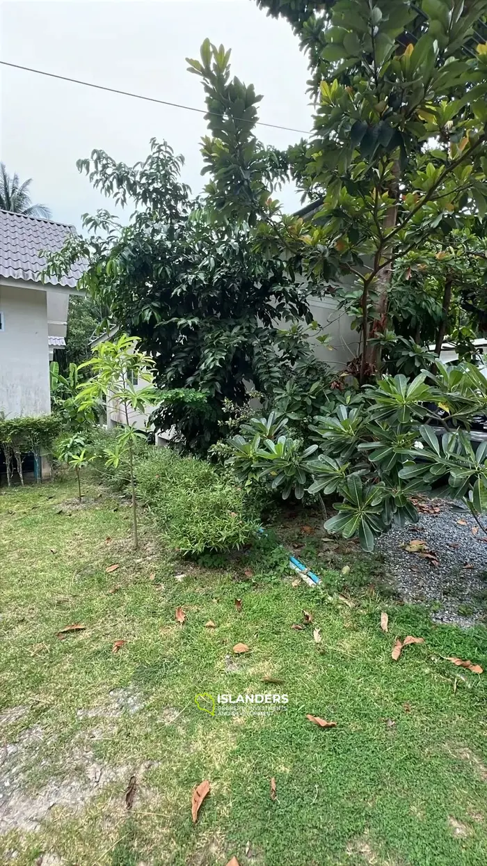 Land for Lease with 4 houses on it in Koh Phangan