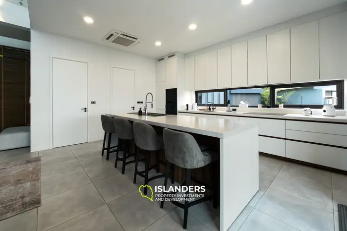 Luxurious 3BD Villa with Stunning Sea Views and Energy independence in Chaloklum (KPG)