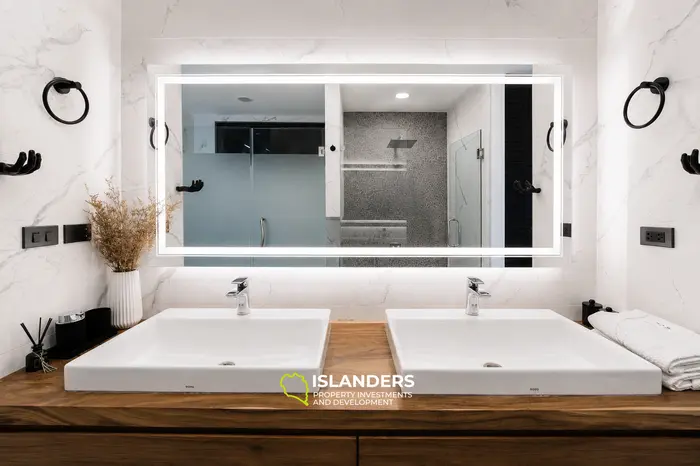 Luxurious 3BD Villa with Stunning Sea Views and Energy independence in Chaloklum (KPG)