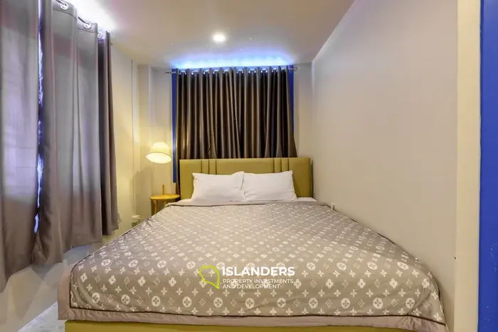 Spacious 4 bdrm townhouse in a popular tourist area (Bangrak)