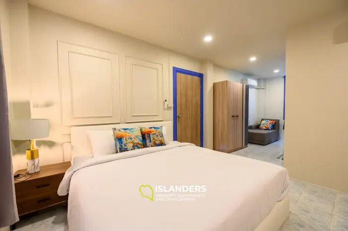 Spacious 4 bdrm townhouse in a popular tourist area (Bangrak)