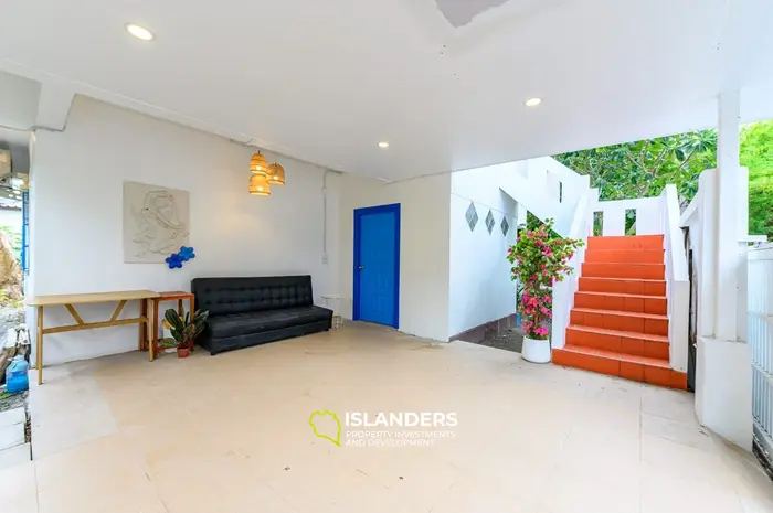 Spacious 4 bdrm townhouse in a popular tourist area (Bangrak)