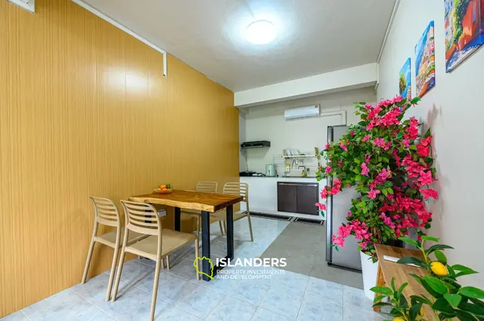 Spacious 4 bdrm townhouse in a popular tourist area (Bangrak)