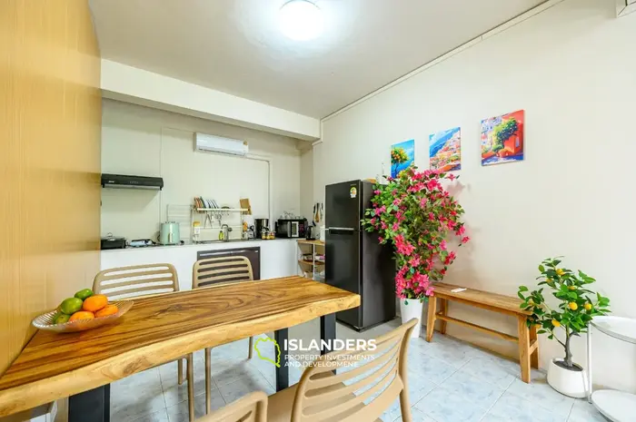 Spacious 4 bdrm townhouse in a popular tourist area (Bangrak)