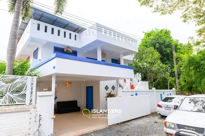 Spacious 4 bdrm townhouse in a popular tourist area (Bangrak)