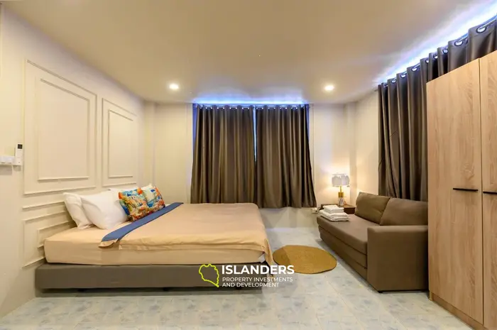 Spacious 4 bdrm townhouse in a popular tourist area (Bangrak)
