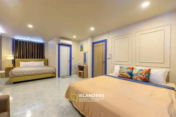 Spacious 4 bdrm townhouse in a popular tourist area (Bangrak)