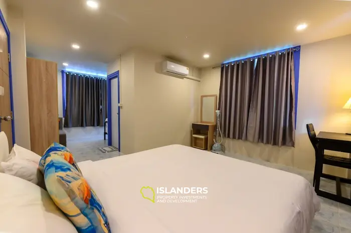 Spacious 4 bdrm townhouse in a popular tourist area (Bangrak)