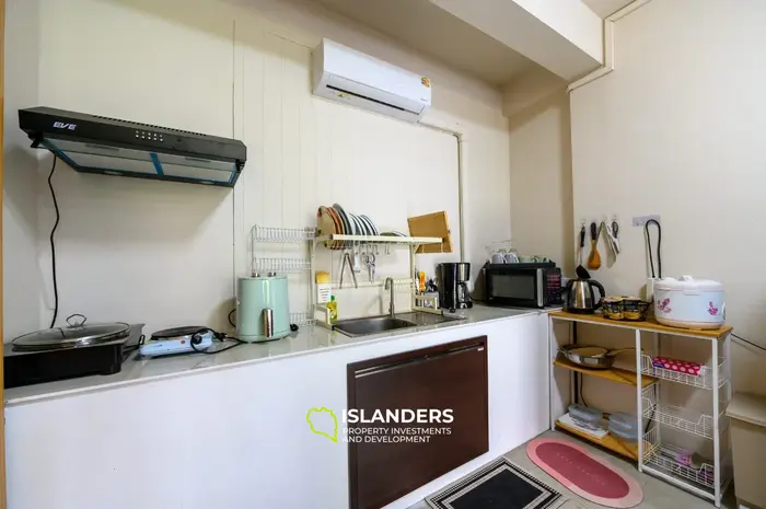 Spacious 4 bdrm townhouse in a popular tourist area (Bangrak)