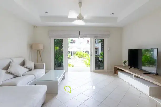 2-bdrm townhouse with shared pool in a well-maintained complex (Bangrak)