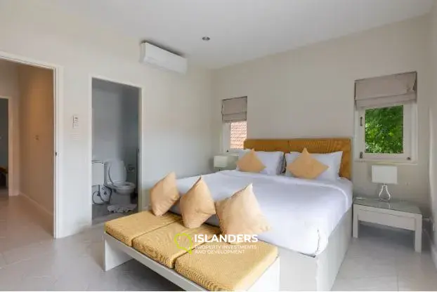 2-bdrm townhouse with shared pool in a well-maintained complex (Bangrak)