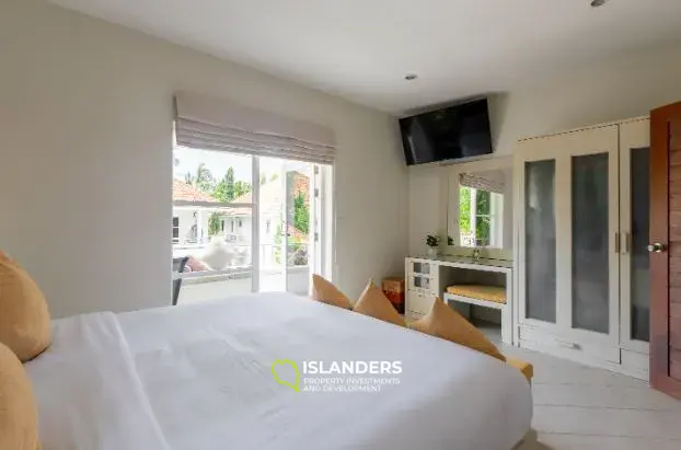 2-bdrm townhouse with shared pool in a well-maintained complex (Bangrak)