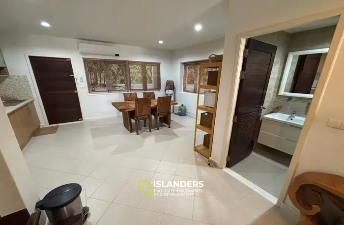 2-bdrm townhouse with shared pool in a well-maintained complex (Bangrak)