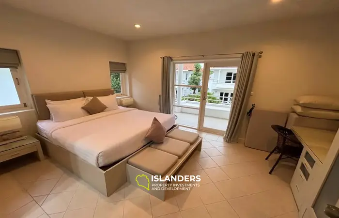 2-bdrm townhouse with shared pool in a well-maintained complex (Bangrak)