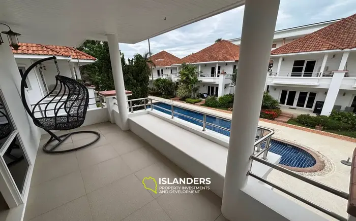 2-bdrm townhouse with shared pool in a well-maintained complex (Bangrak)