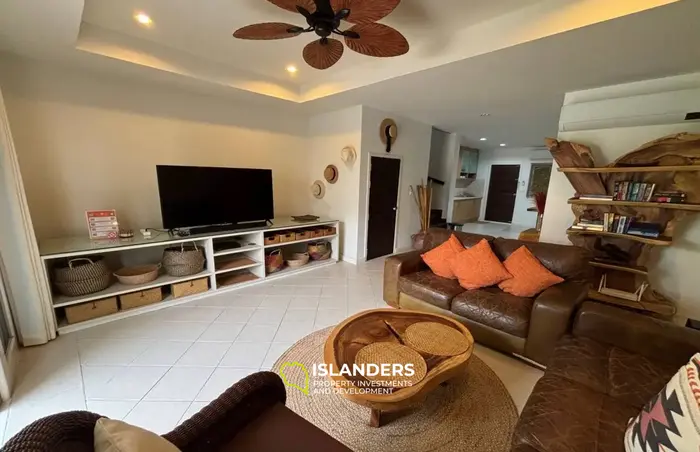 2-bdrm townhouse with shared pool in a well-maintained complex (Bangrak)
