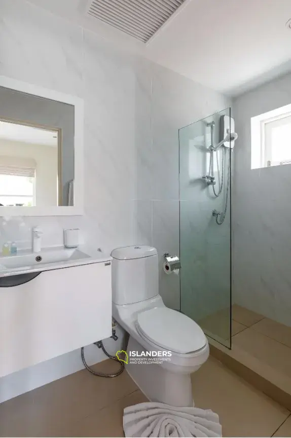 2-bdrm townhouse with shared pool in a well-maintained complex (Bangrak)