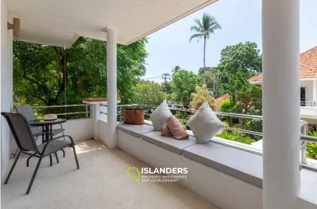 2-bdrm townhouse with shared pool in a well-maintained complex (Bangrak)