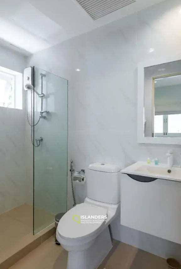 2-bdrm townhouse with shared pool in a well-maintained complex (Bangrak)