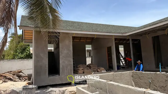 Tropical Oasis in the Heart of the Island: Stylish Pool Villa