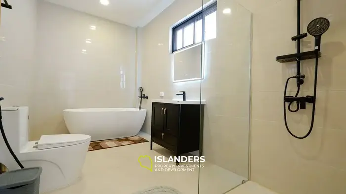 3-bdrm pool villa with spacious plot (Maenam)