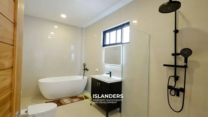 3-bdrm pool villa with spacious plot (Maenam)