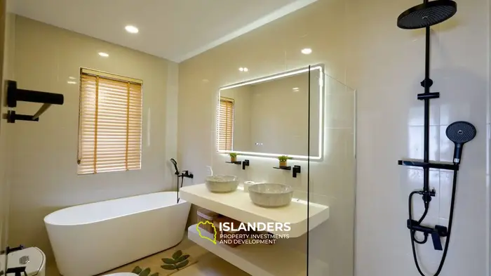 3-bdrm pool villa with spacious plot (Maenam)