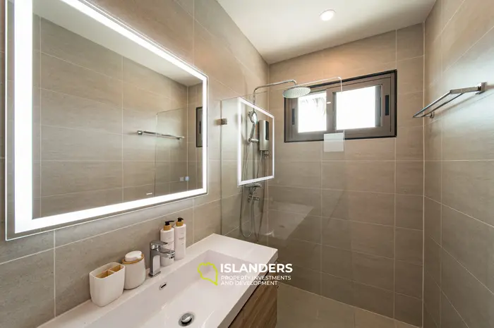 Brand new 3 bdrm pool villa (Lamai)