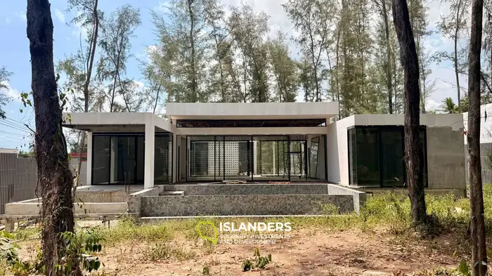 LUXURY 4-BEDROOM POOL VILLA