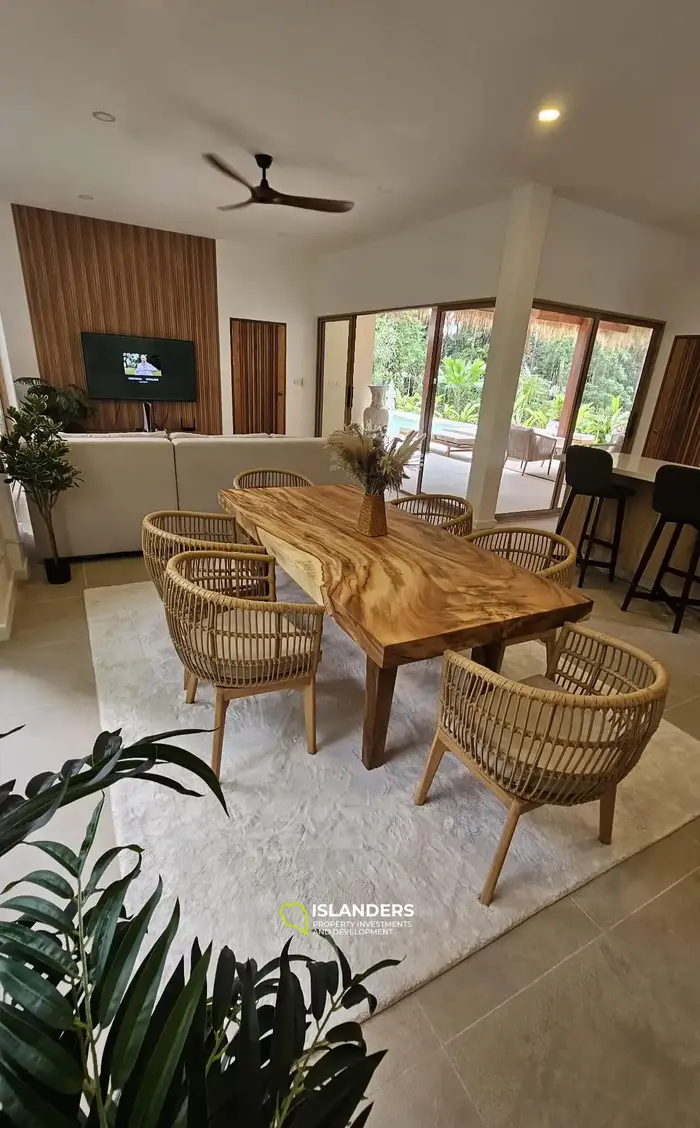 Amazing 3-bedroom pool villa – 28-year lease