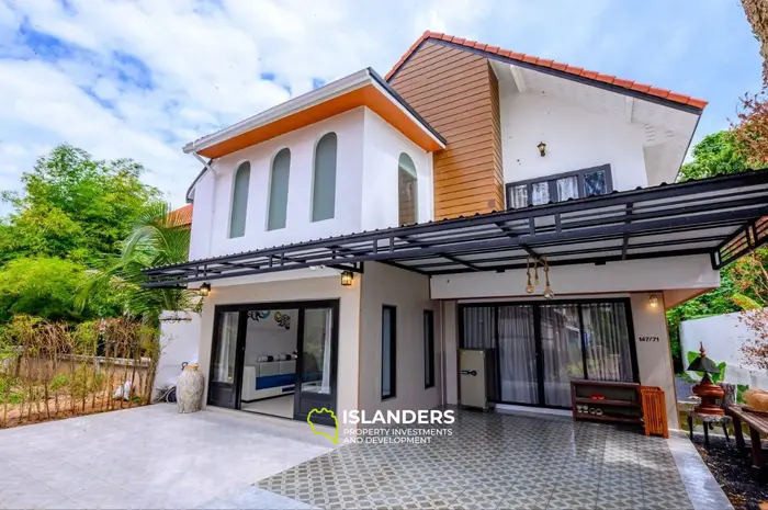 Two-story 4-bdrm house in a convenient location (Bophut)