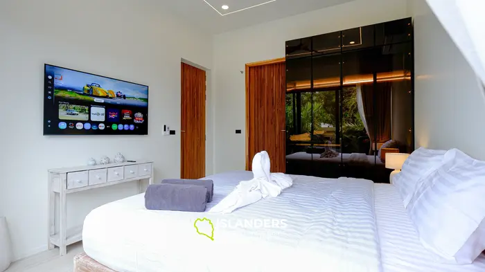 3-bdrm pool villa with a solar panels and a private well (Bophut)