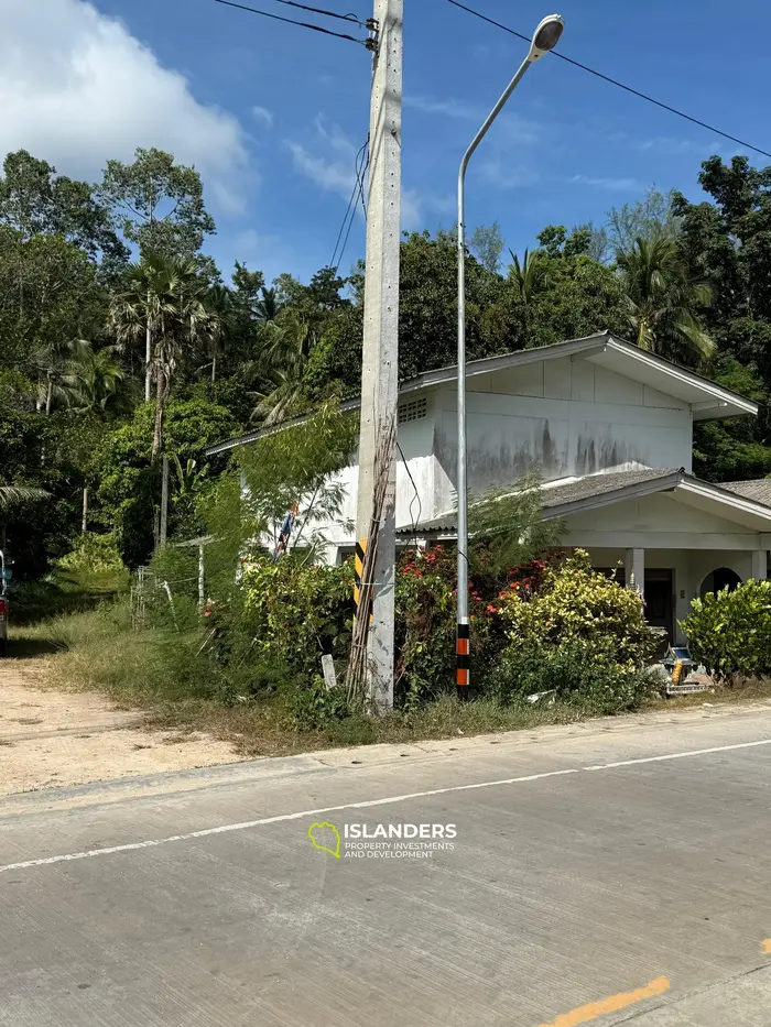 Plot of 1,048 m2 on the road side of Chaloklum