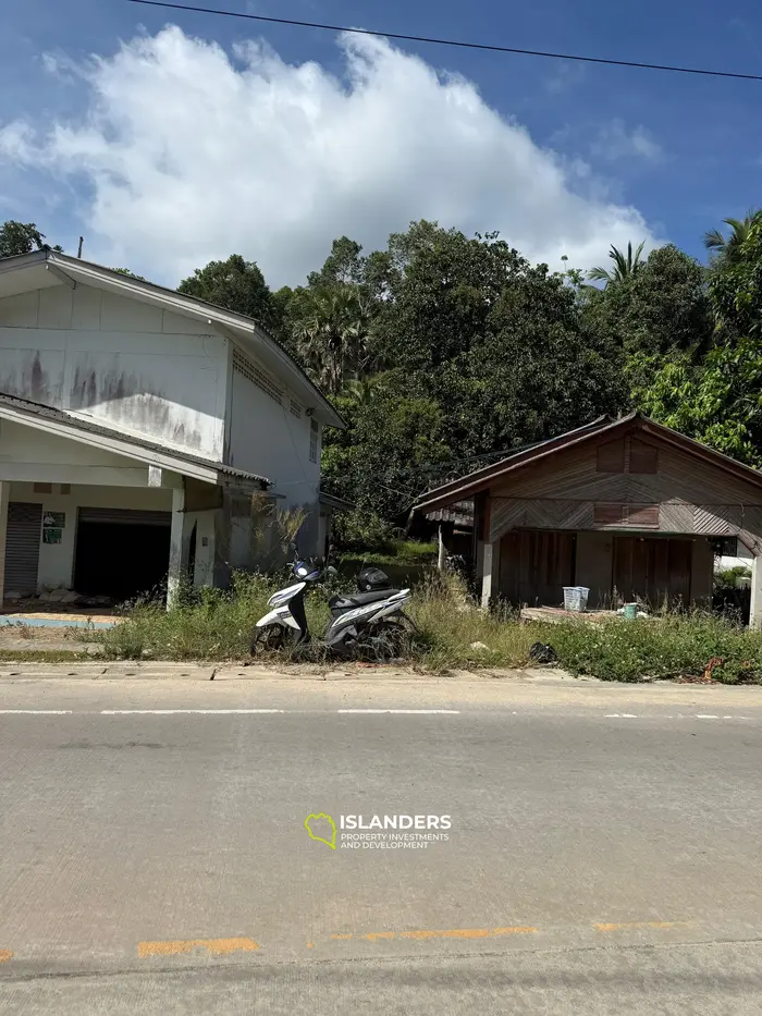 Plot of 1,048 m2 on the road side of Chaloklum