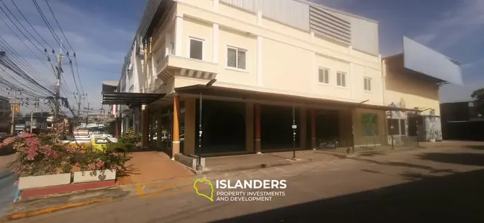 Spacious Commercial Building on a Busy Main Road - Thongsala